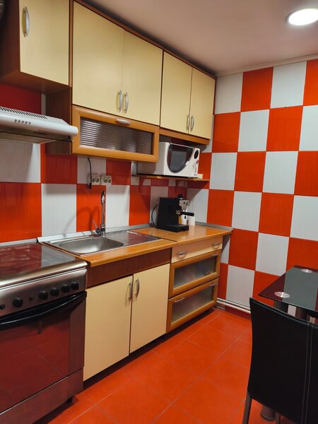 Bragadiru, casa in sistem P+1, cu doua apartamente cu intrari separate.