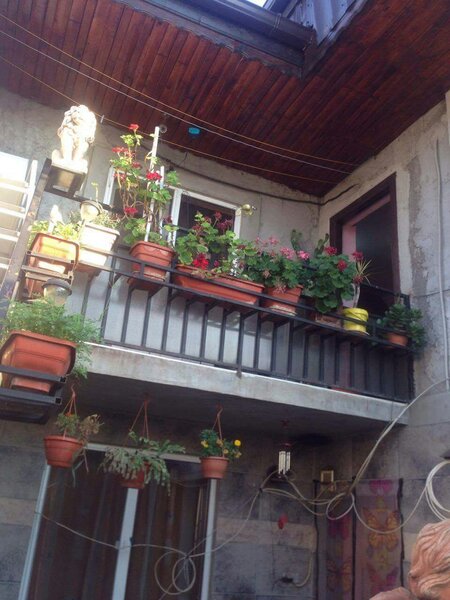 Bragadiru, casa in sistem P+1, cu doua apartamente cu intrari separate.
