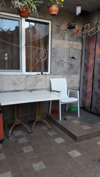 Bragadiru, casa in sistem P+1, cu doua apartamente cu intrari separate.