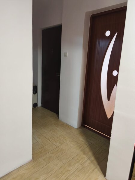 Bragadiru, casa in sistem P+1, cu doua apartamente cu intrari separate.
