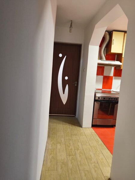 Bragadiru, casa in sistem P+1, cu doua apartamente cu intrari separate.